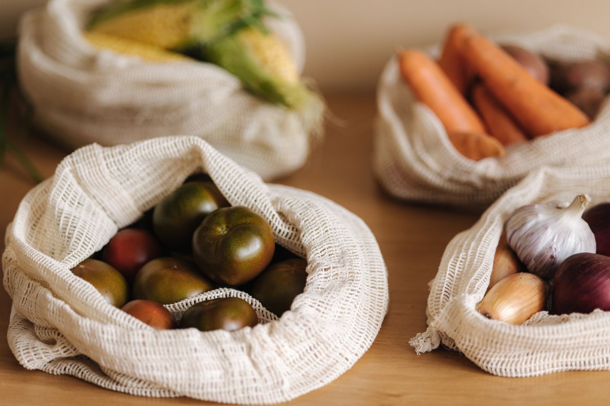 storage vegetable with breathable containers or bags